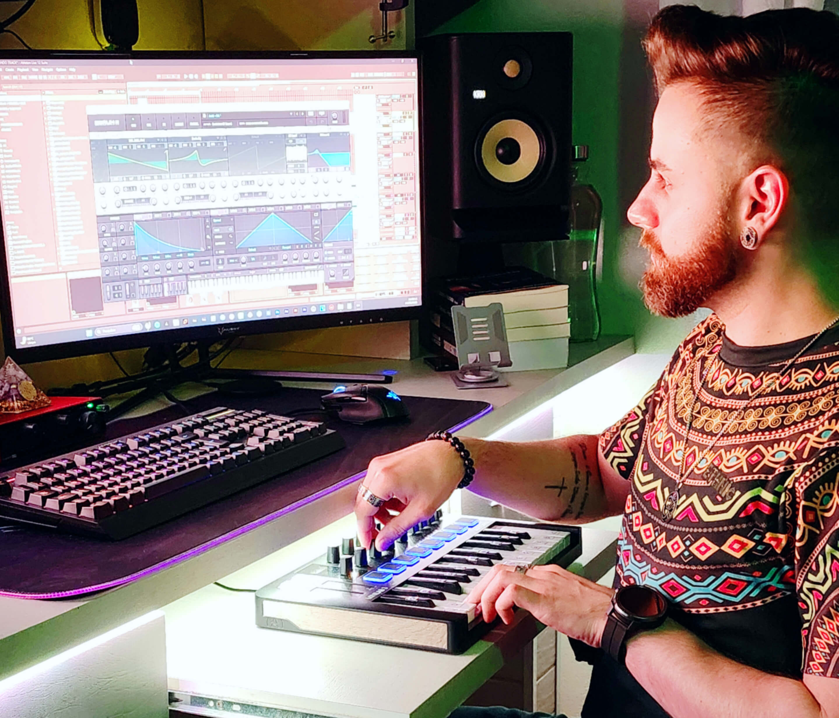 Fractal Brain no estúdio de produção musical